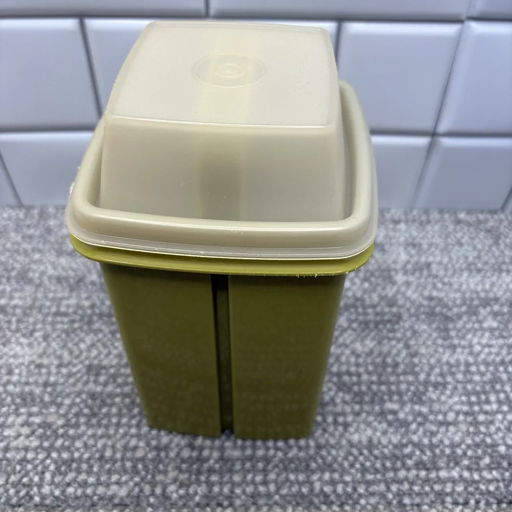 VTG Tupperware Pickle Keeper Pick A Pickle Avocado Green Lid Strainer Complete